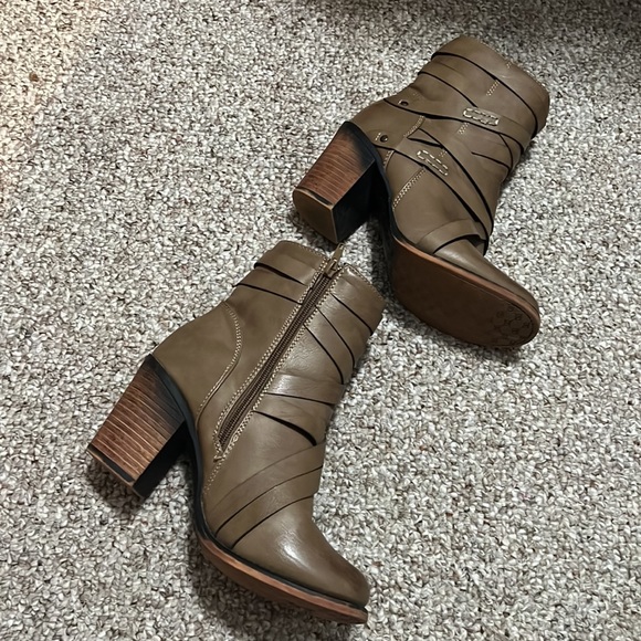 8.5 Pierre Dumas strappy boots or booties - Picture 5 of 6